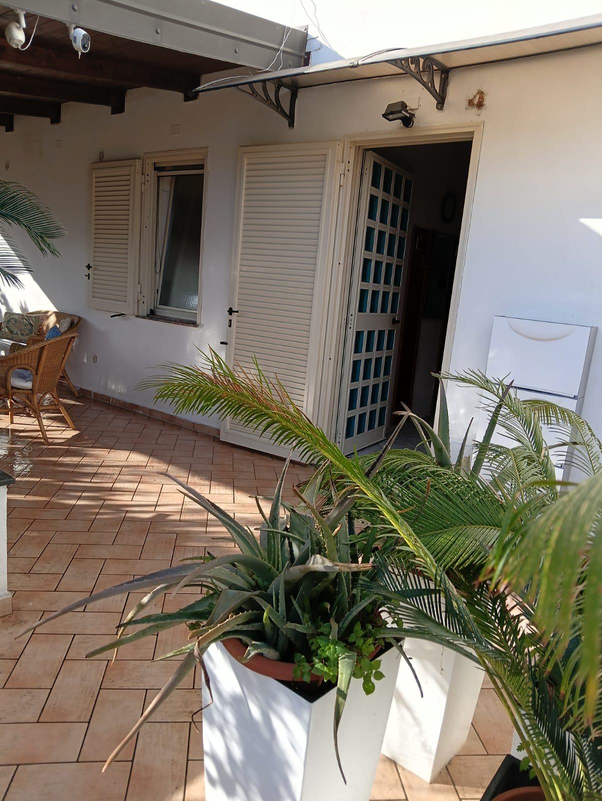 Accesso alla veranda esterna della casa vacanze