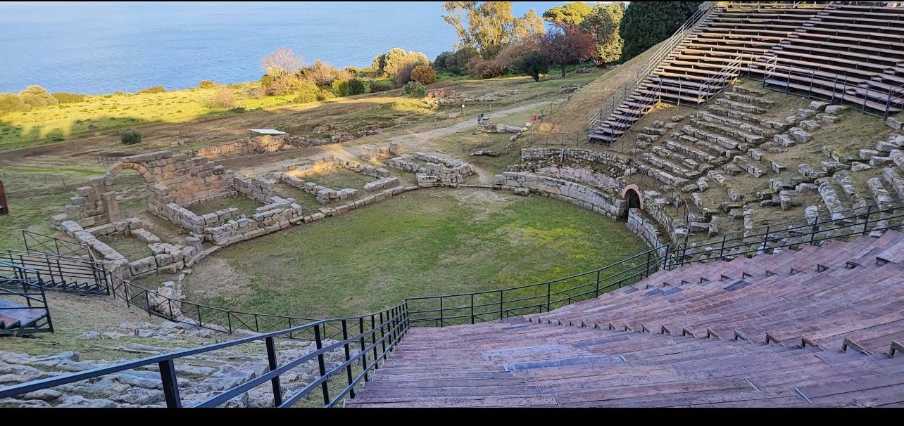 Teatro Greco di Tindari archeologia Sicilia