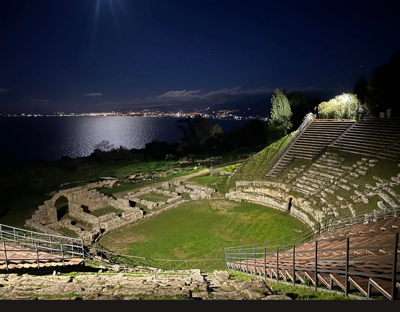 Rovine Teatro Greco di Tindari vista mare