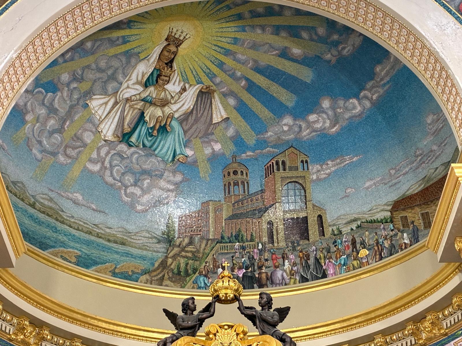 Interno Santuario di Tindari Madonna Nera